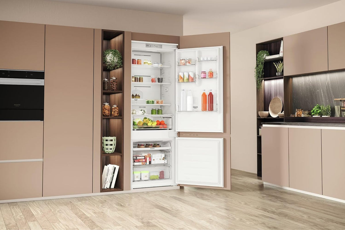 Frigorifero incasso HOTPOINT ARISTON 70x193cm no frost | Modello HA SP70T111. Prodotto nuovo senza imballo con possibili difetti estetici